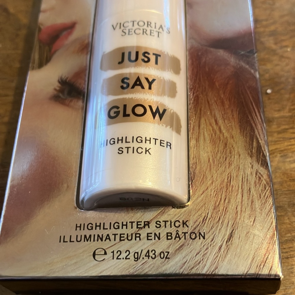 Victoria’s Secret rare & htf Glow makeup bundle NWT - Picture 13 of 14